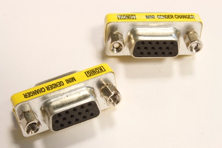 Adaptador corto sin cable doble hembra VGA de 15 pines, disponible en Biltron.