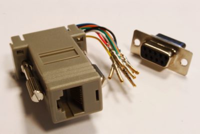 Adaptador Sub-D hembra de 9 pines a RJ-45 hembra