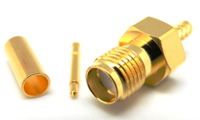 Conector SMA hembra para crimpar en cables RG174 reverse, disponible en Biltron.