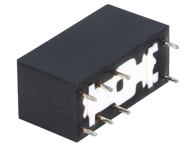 Relé Omron con configuración de contactos DPDT, disponible en Biltron.
