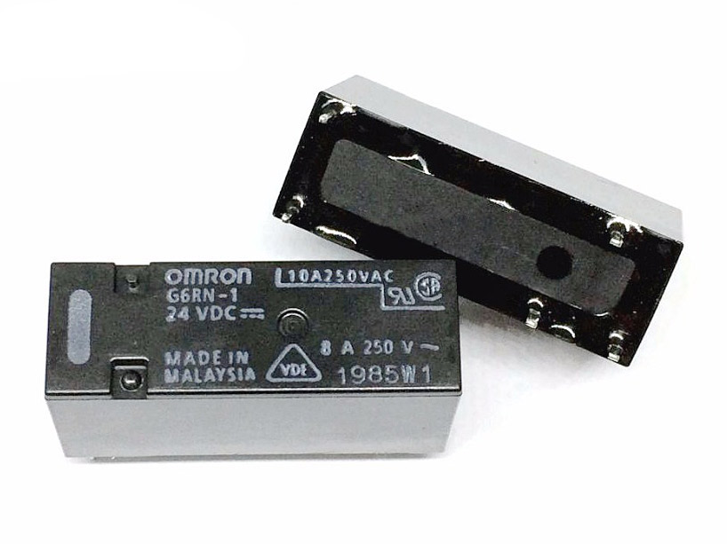 Relé de potencia Omron con configuración de contactos SPDT, en Biltron.