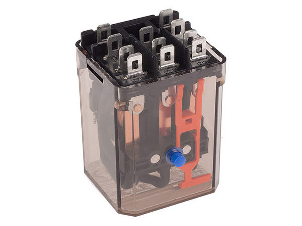 Relé de potencia TE Connectivity RM732024, disponible en Biltron.