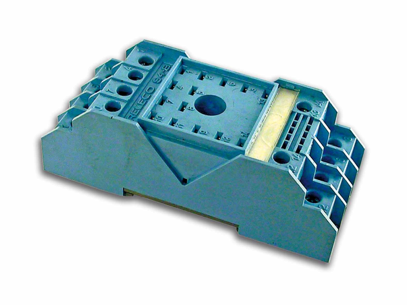 Zócalo de relé Turck S4 para relé de la serie C4-A40, disponible en Biltron.