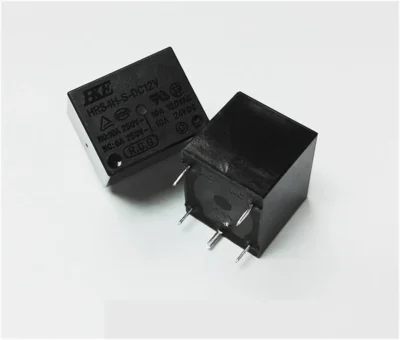 Relé de potencia de HKE de montaje through-hole, contactos SPST-NO, tensión 12Vdc y corriente 10A.