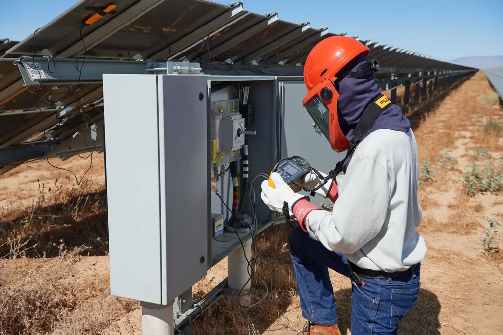 Instalaciones solares fotovoltaicas: eficiencia, normativa y soluciones avanzadas, en el blog de Biltron.