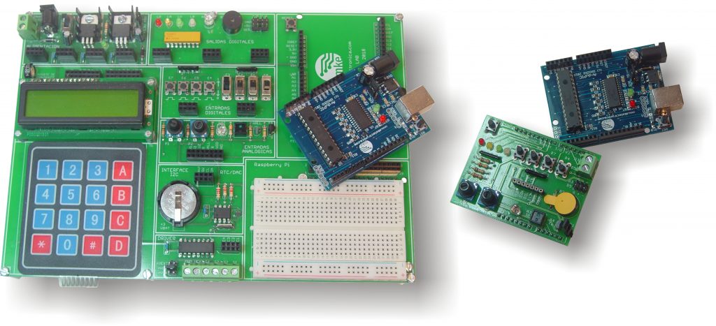 Tarjeta ArduPIC conectada a la plataforma MicroLab para desarrollo y prácticas con microcontroladores PIC y Arduino compatibles